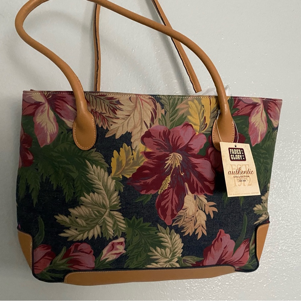 Floral design hand bag, new!